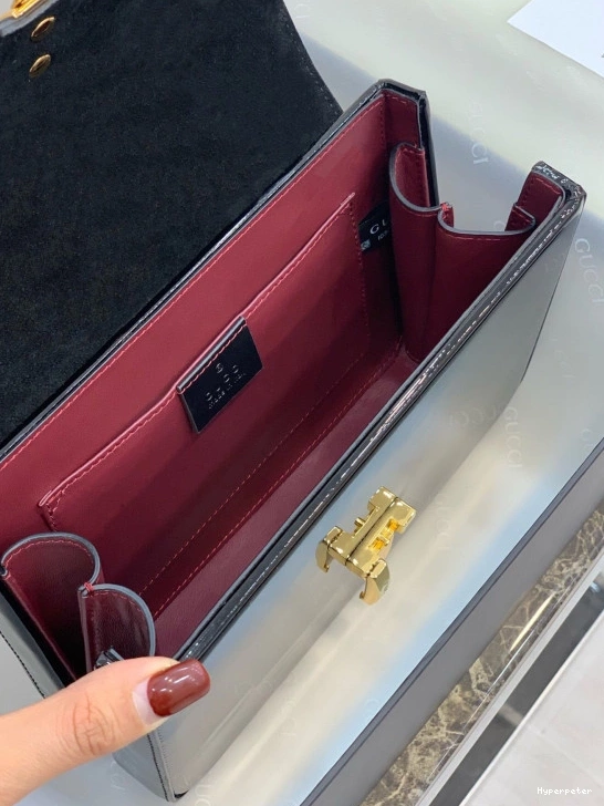 Hyper Peter GUCCI PATENT 1969 BAG HANDLE LEATHER TOP Sylvie MINI 0710